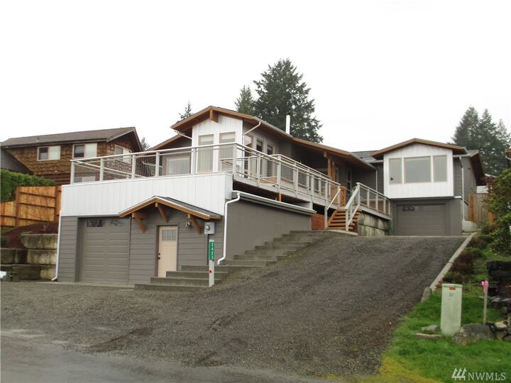 Property Photo:  2423 Island Dr NW  WA 98502 