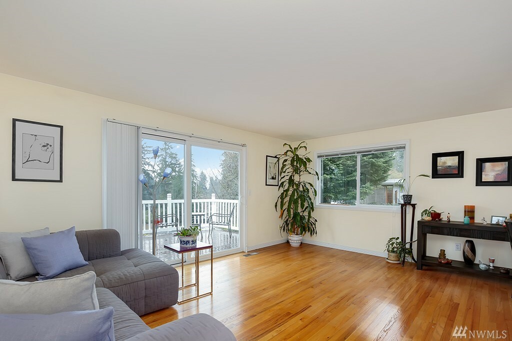 Property Photo:  16102 Ashworth Ave N  WA 98133 