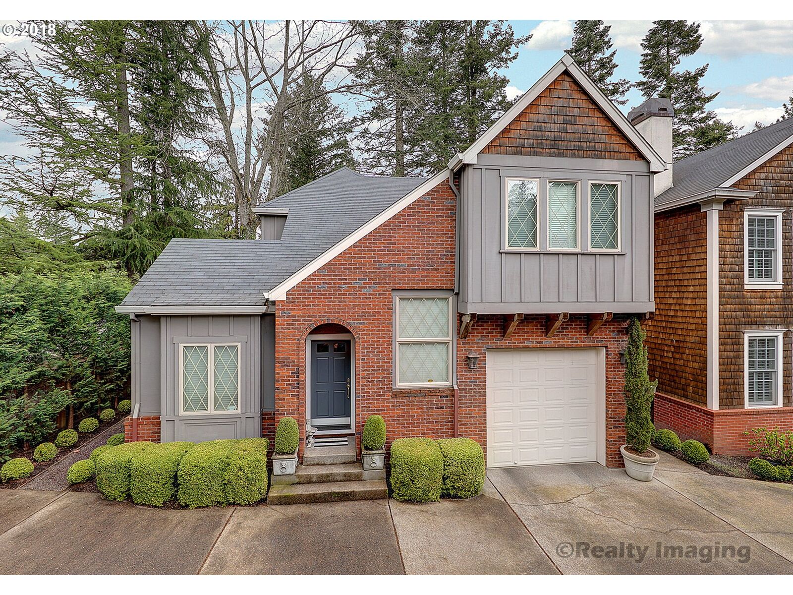 Property Photo: 6437 SW Raleighwood Ct OR 97221