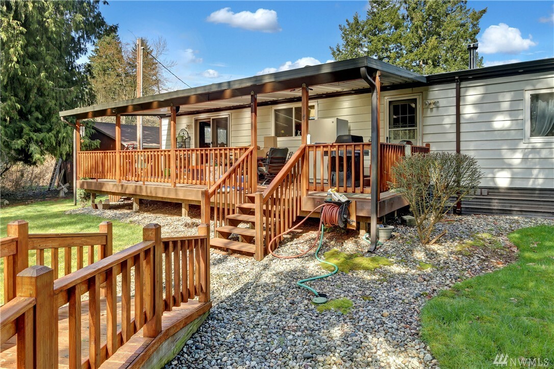 Property Photo:  13906 Three Lakes Rd  WA 98290 