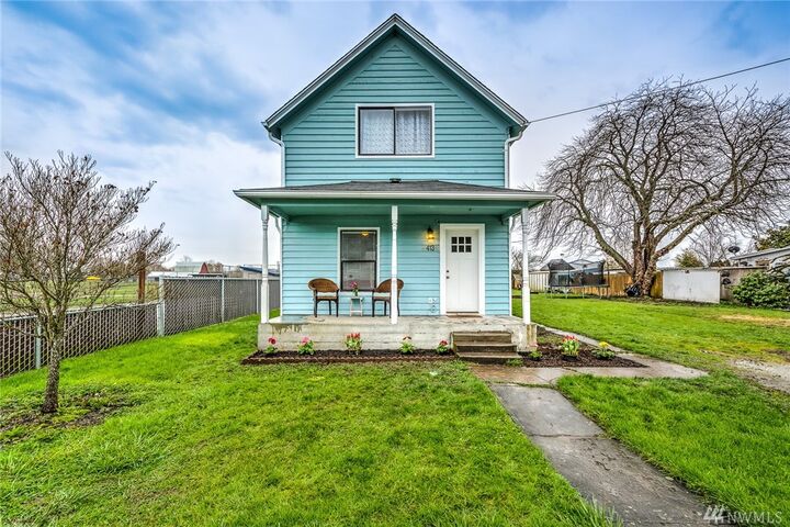 Property Photo: 413 Maple Ave WA 98257