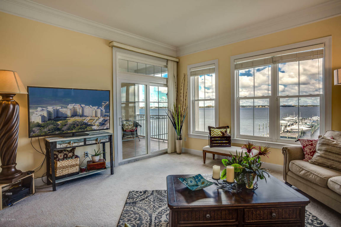 Property Photo: 3001 W 10th Street 302 FL 32401