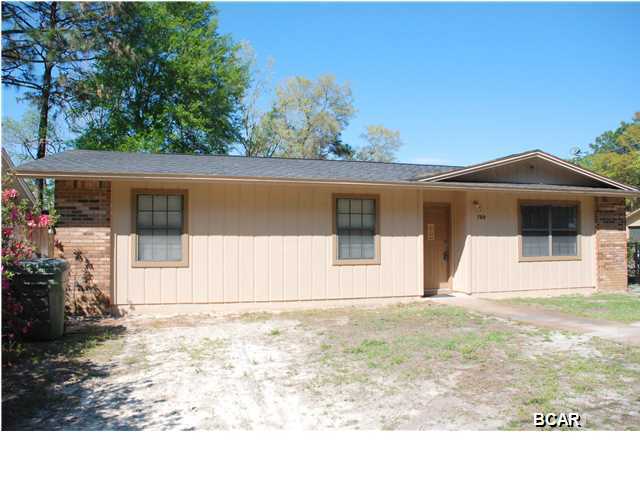 Property Photo: 700 E 26th Street FL 32444
