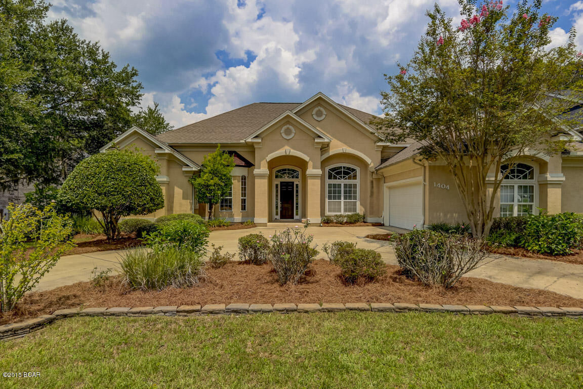 Property Photo: 1404 Country Club Drive FL 32444