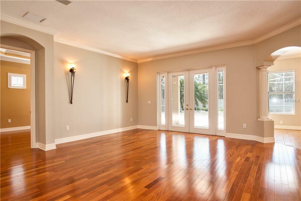 Property Photo:  2102 Houndstooth Drive  FL 33618 