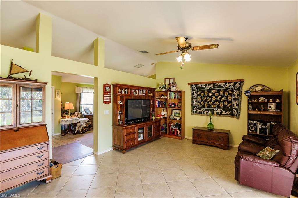 Property Photo:  170 Plantation Cir  FL 34104 