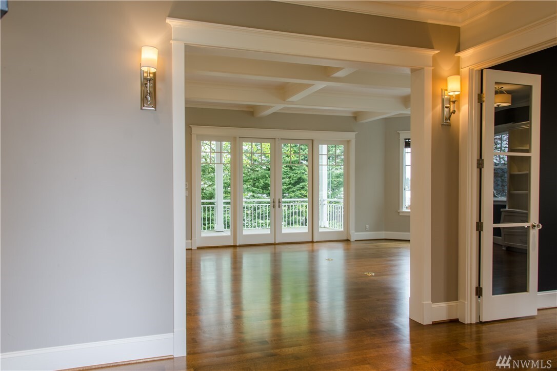 Property Photo: 8202 SE 30th St WA 98040