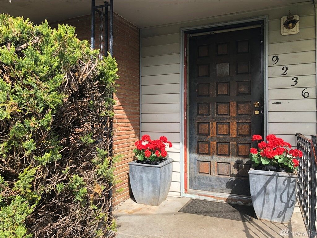 Property Photo: 9236 36th Avenue S WA 98118
