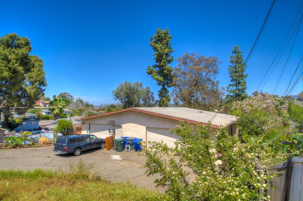 Property Photo: 350 Lado De Loma Dr. CA 92083