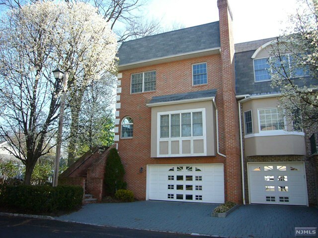 Property Photo:  166 Stonegate Trail  NJ 07626 