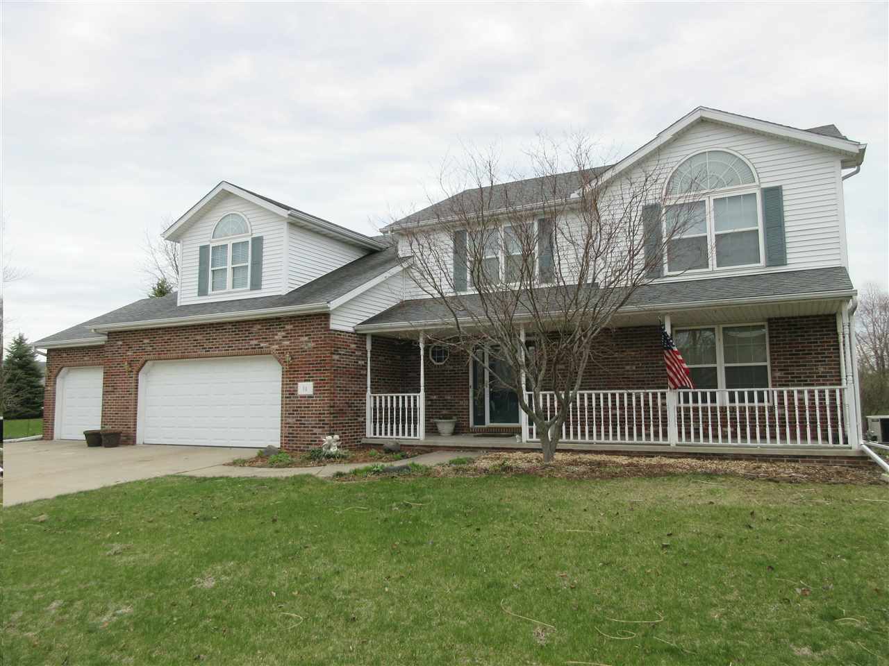 Property Photo:  14 Pin Oak  IL 61571 