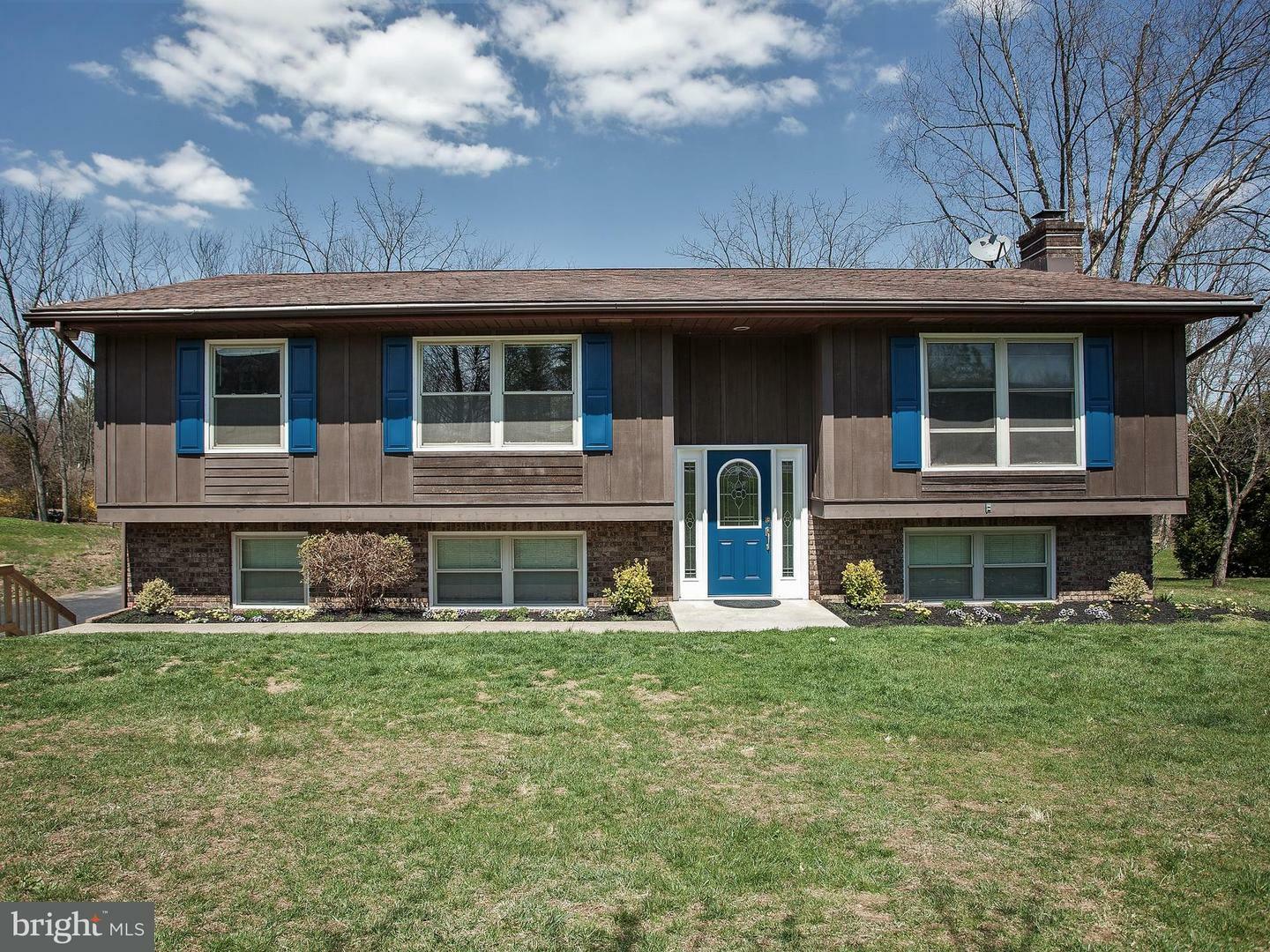 Property Photo:  147 Evergreen Lane  PA 17078 