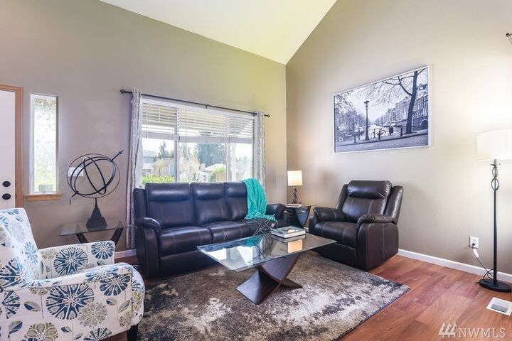 Property Photo: 4911 Highland Court SE WA 98092