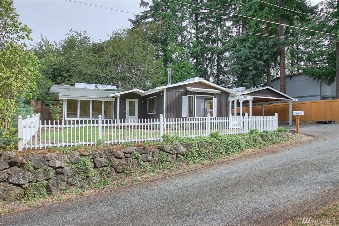 Property Photo:  320 SE Donnelly Lane  WA 98027 