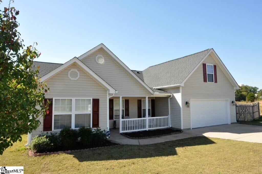 Property Photo:  220 Spirit Drive  SC 29376 