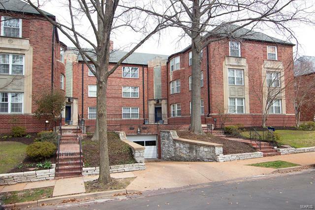 Property Photo: 7545 Wellington Way 1A 63105