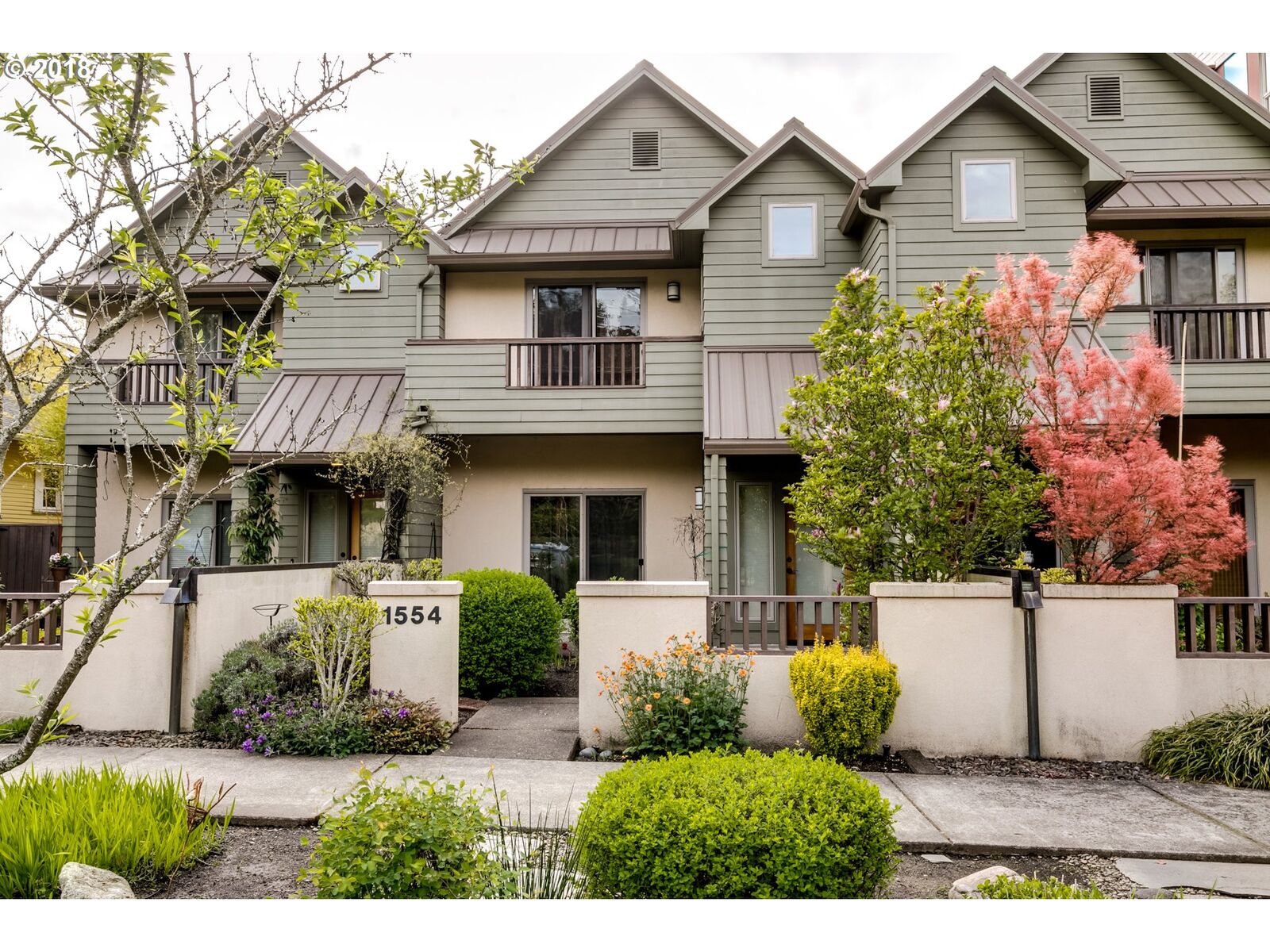 Property Photo:  1554 Walnut St  OR 97403 