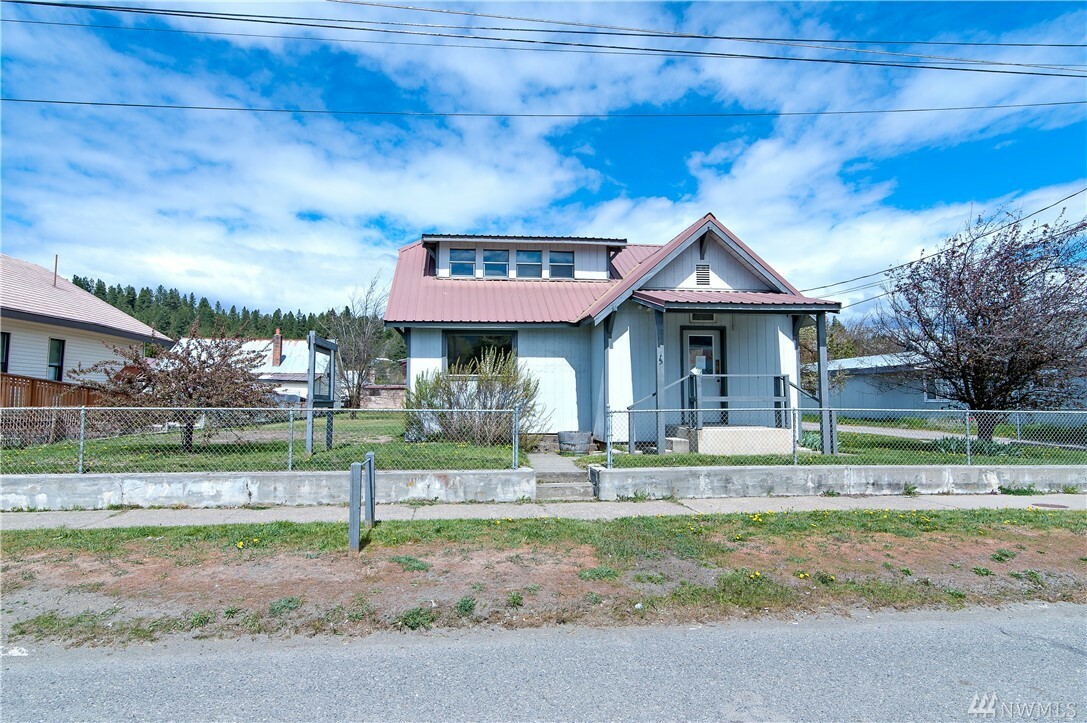 Property Photo:  515 E First St  WA 98922 