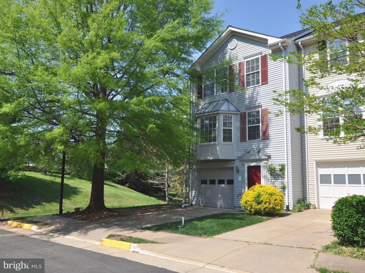 Property Photo:  14724 Stream Pond Drive  VA 20120 