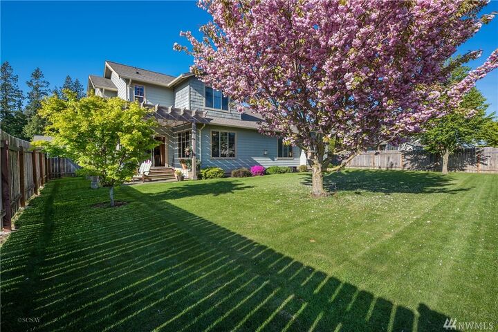 Property Photo: 1425 Myers Dr WA 98248