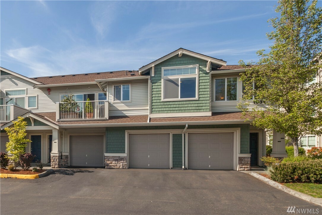 Property Photo: 1031 61st St SE 104 WA 98092