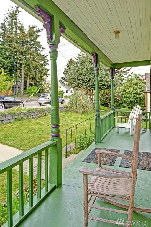 Property Photo:  1107 E Marine View Dr  WA 98201 