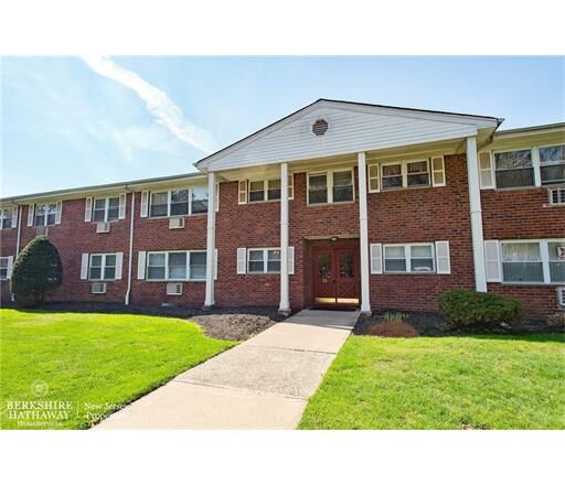 Property Photo:  32 Woodedge Avenue 1  NJ 08817 