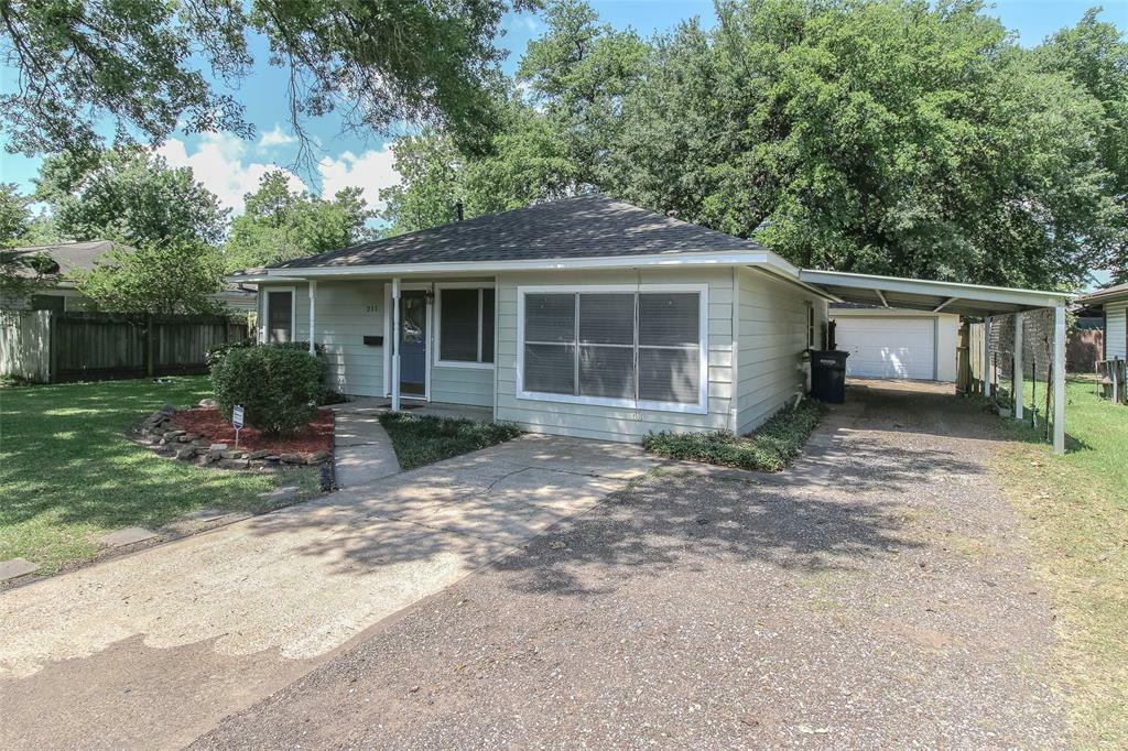 Property Photo:  211 Begonia Lane  TX 77562 