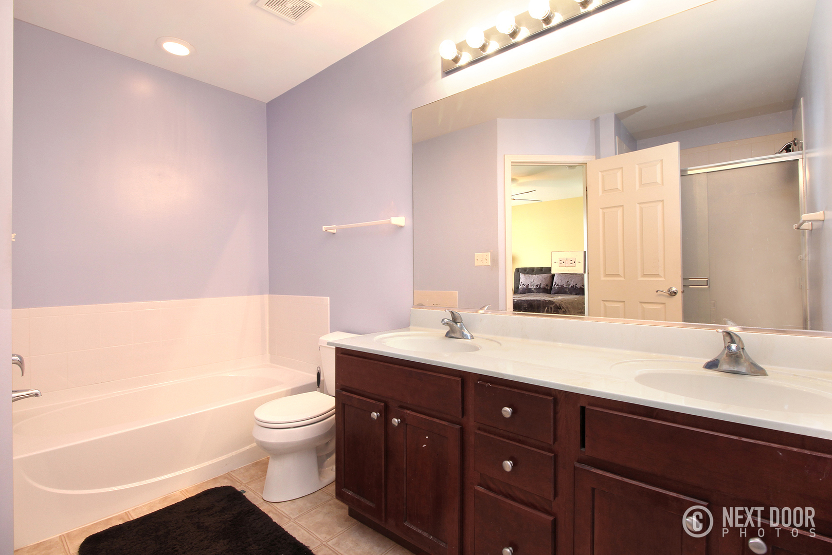 Property Photo: 634 Lincoln Station Drive 634 IL 60543