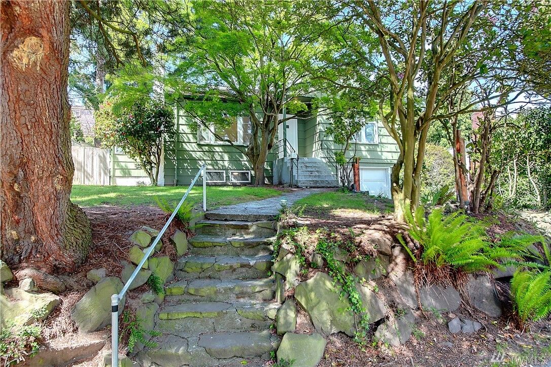 Property Photo:  2609 36th Ave W  WA 98199 