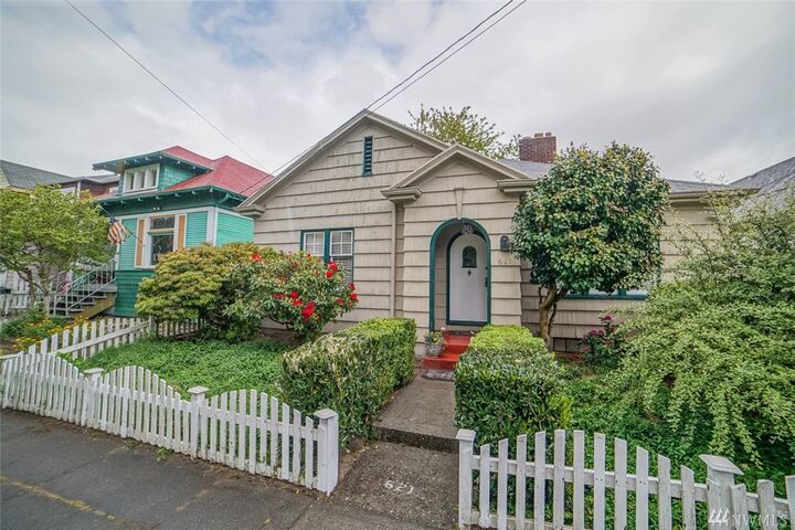 Property Photo:  621 N Prospect Street  WA 98406 