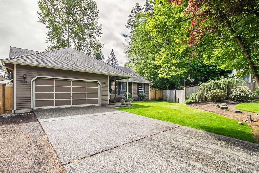 Property Photo:  1016 215th St SE  WA 98021 