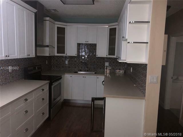 Property Photo: 16609 NW 70th Ave 16609 FL 33014