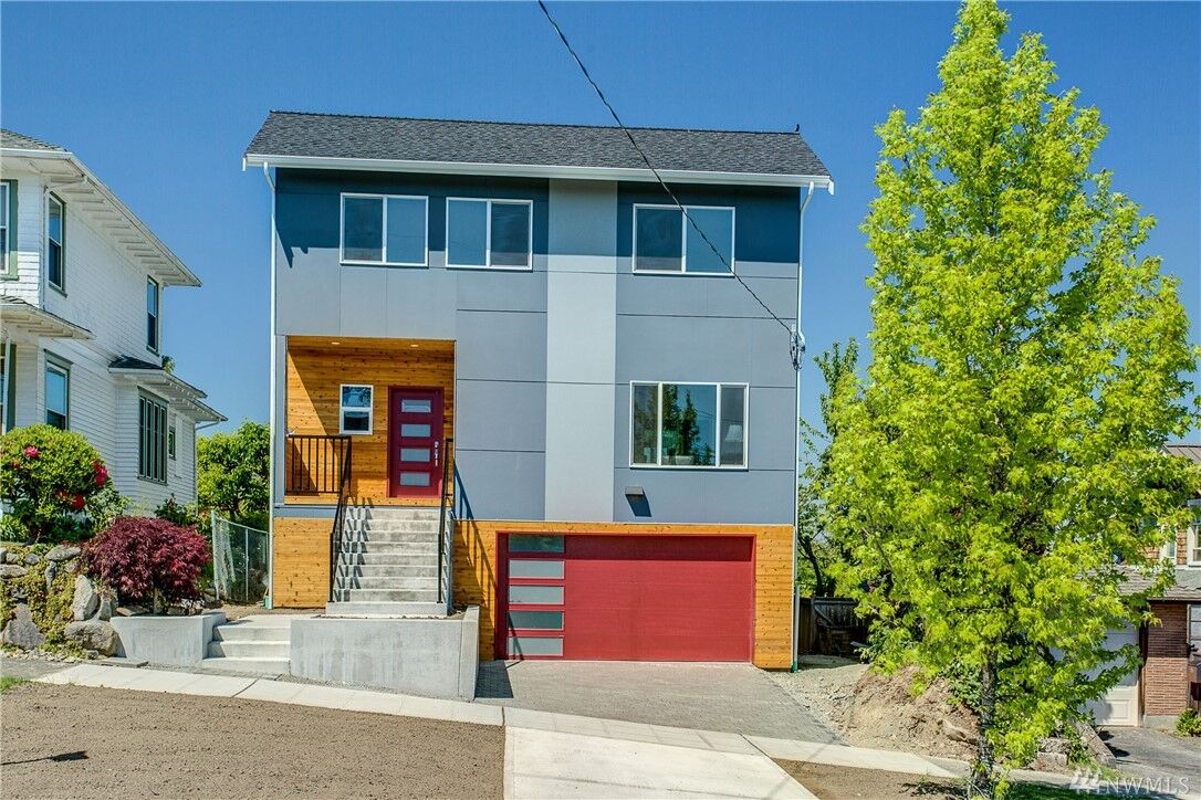 Property Photo:  1812 S McClellan St  WA 98144 