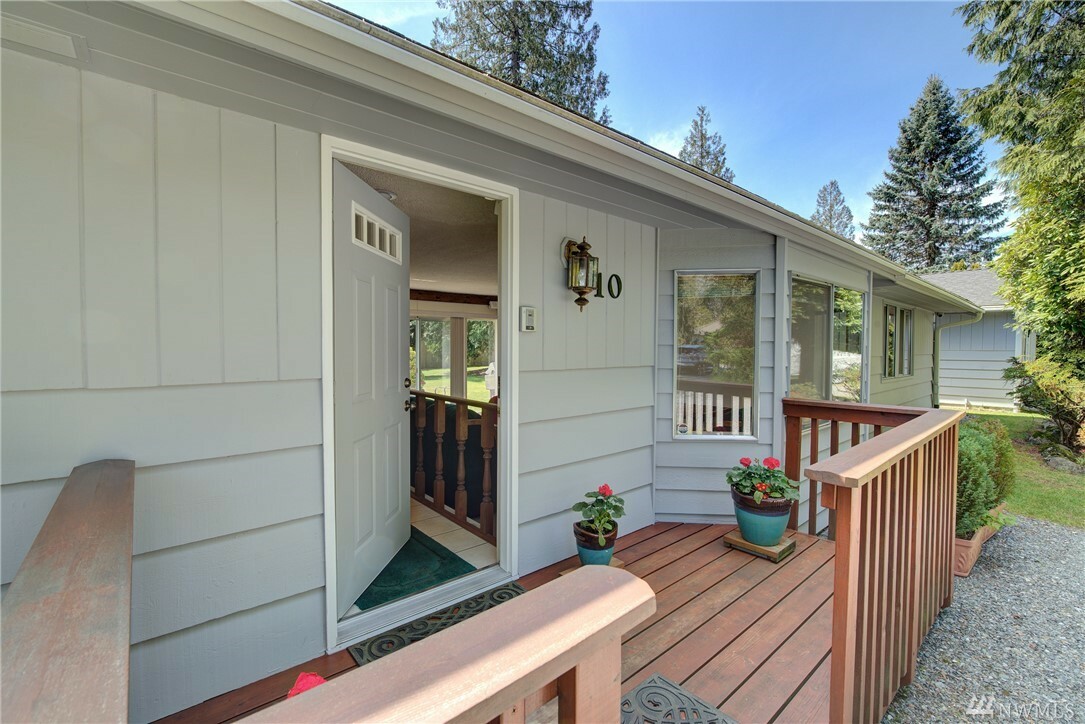 Property Photo:  10 146th St SW  WA 98087 