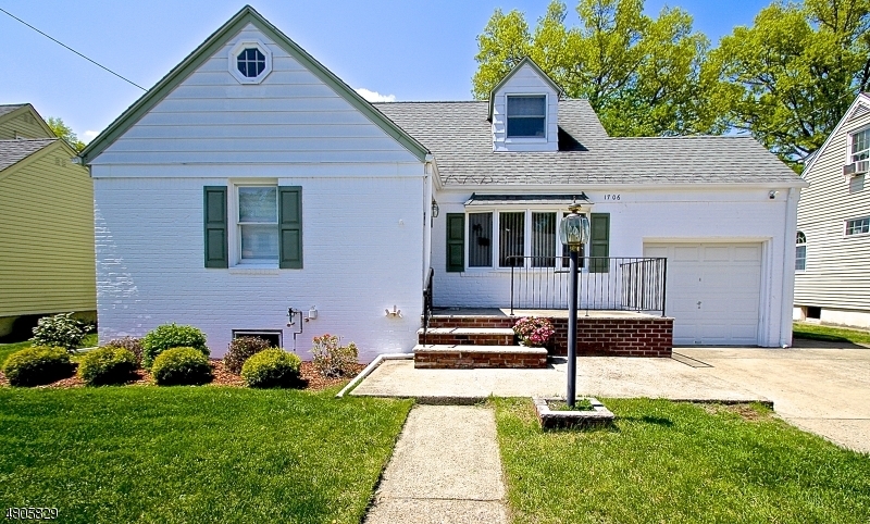 Property Photo:  17 Hunter Pl, 1X  NJ 07410 