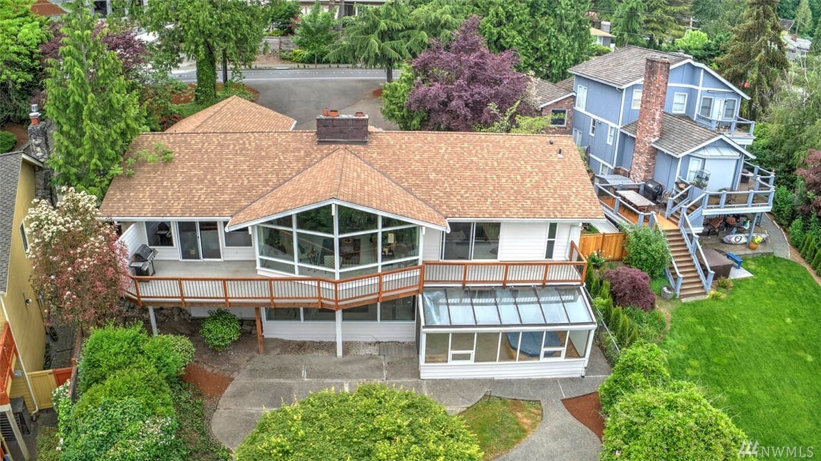 Property Photo:  4030 W Lake Sammamish Pkwy SE  WA 98008 