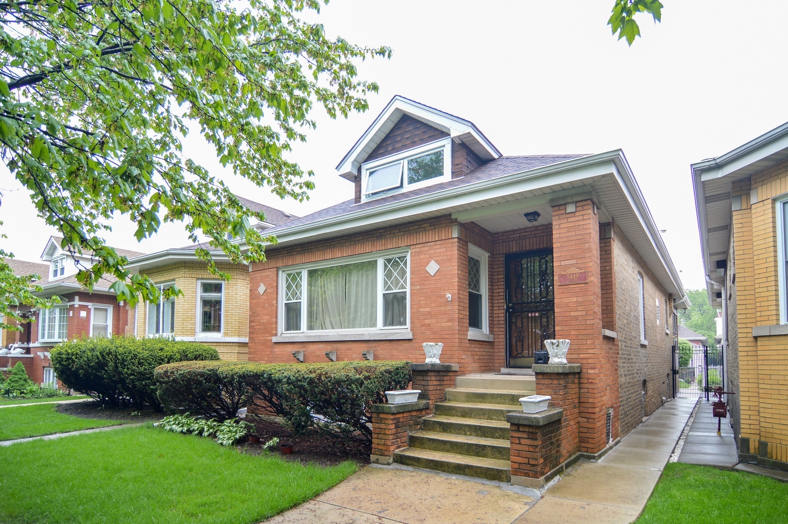 Property Photo:  5449 Cullom Avenue  IL 60641 