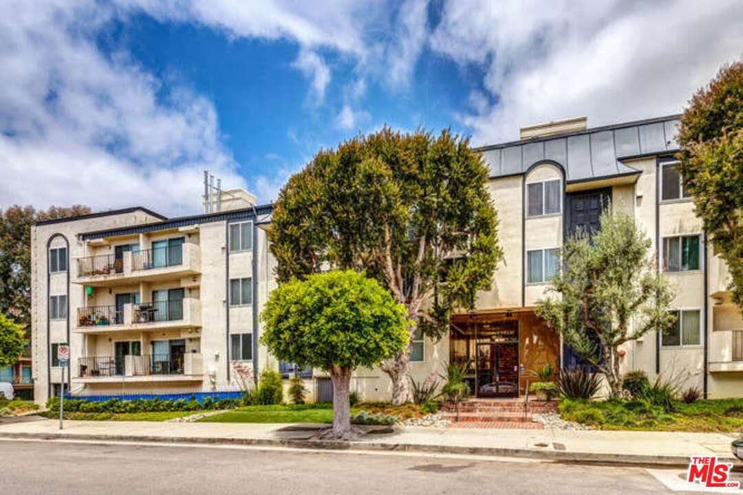 Property Photo:  8163 Redlands St 10  CA 90293