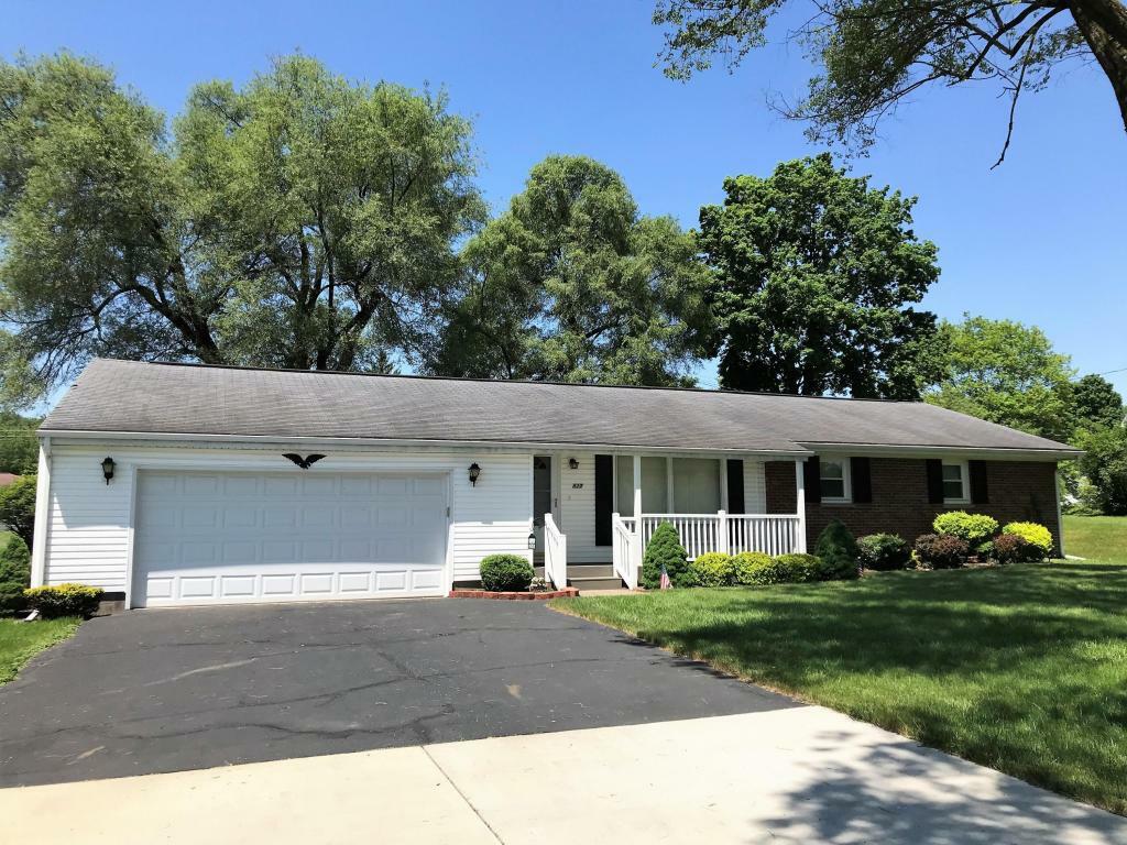 Property Photo: 827 Country Club Drive OH 43055