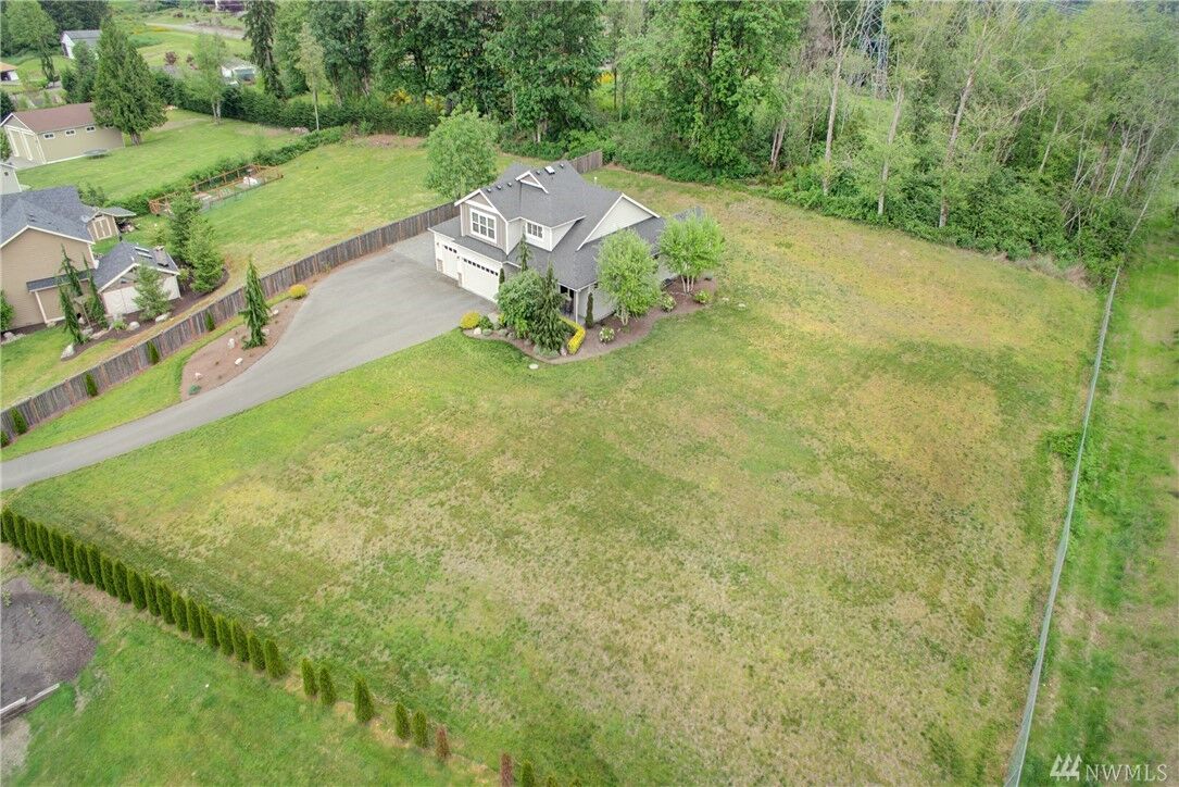 Property Photo: 13806 3rd St SE WA 98290