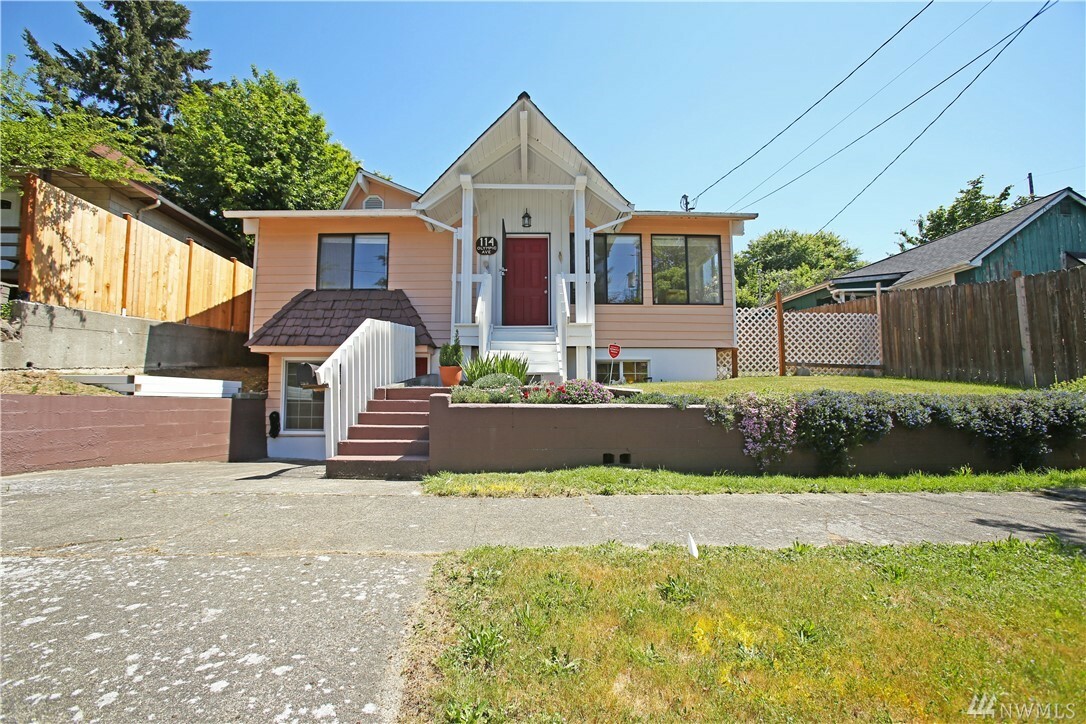 Property Photo:  114 Olympic Ave  WA 98312 