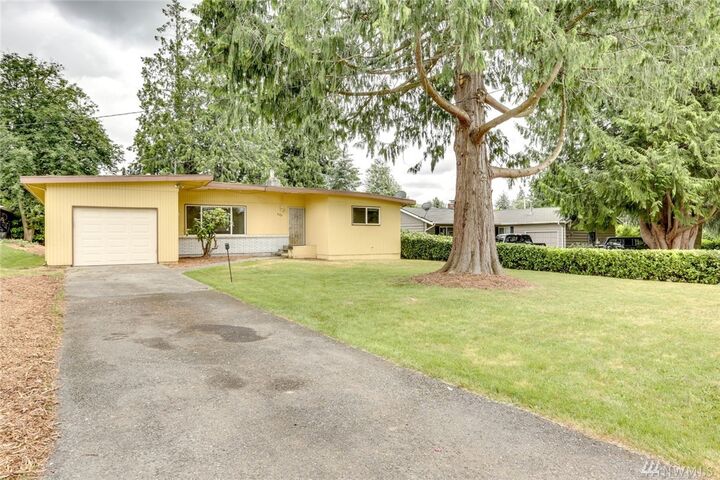 Property Photo:  228 Jericho Ave NE  WA 98059 