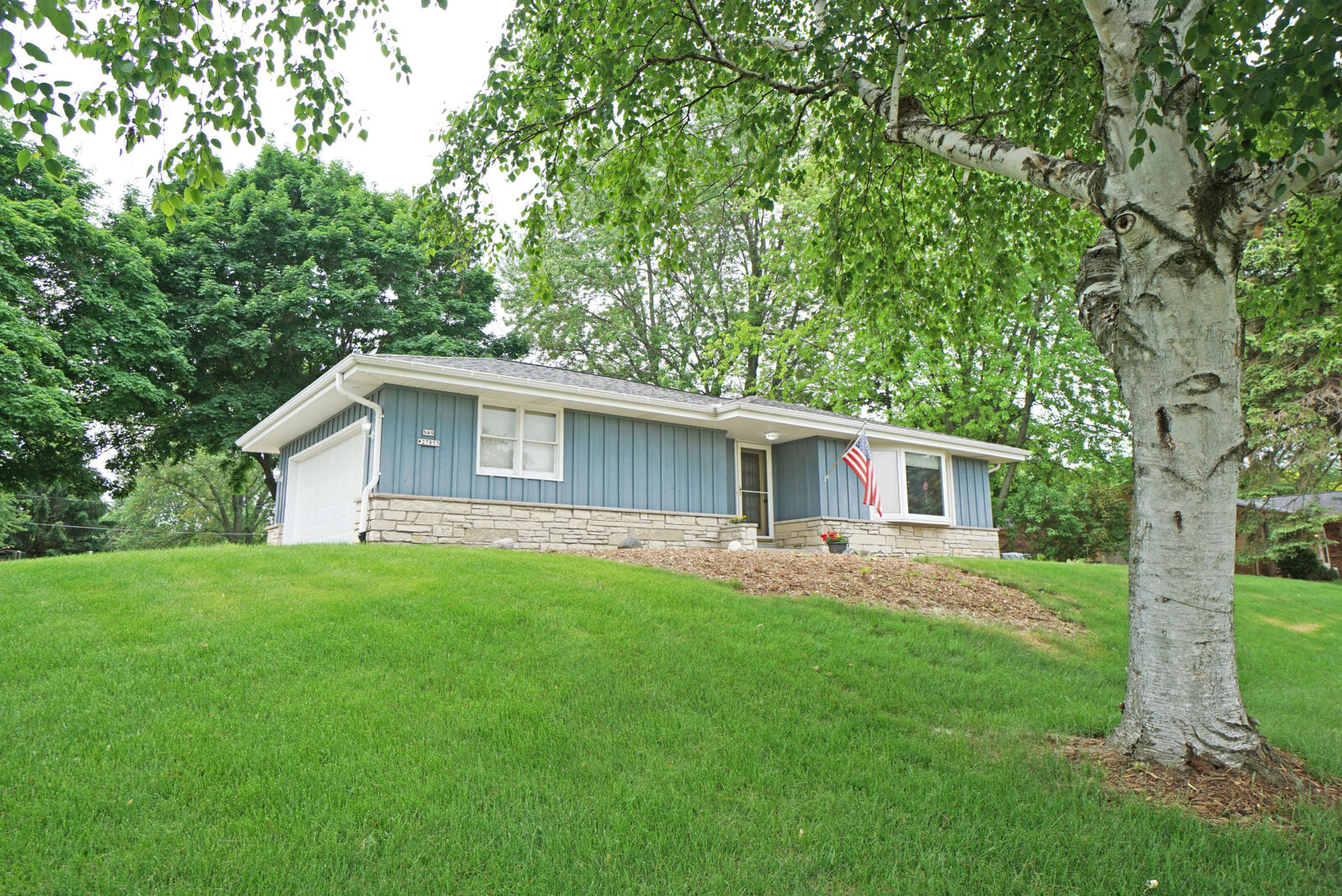 Property Photo:  N49w27855 S Courtland Cir  WI 53072 
