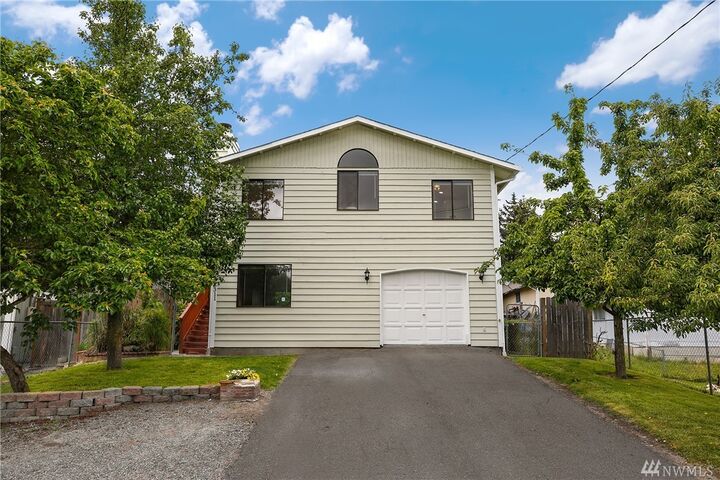 6311 17th Avenue SW  Seattle WA 98106 photo