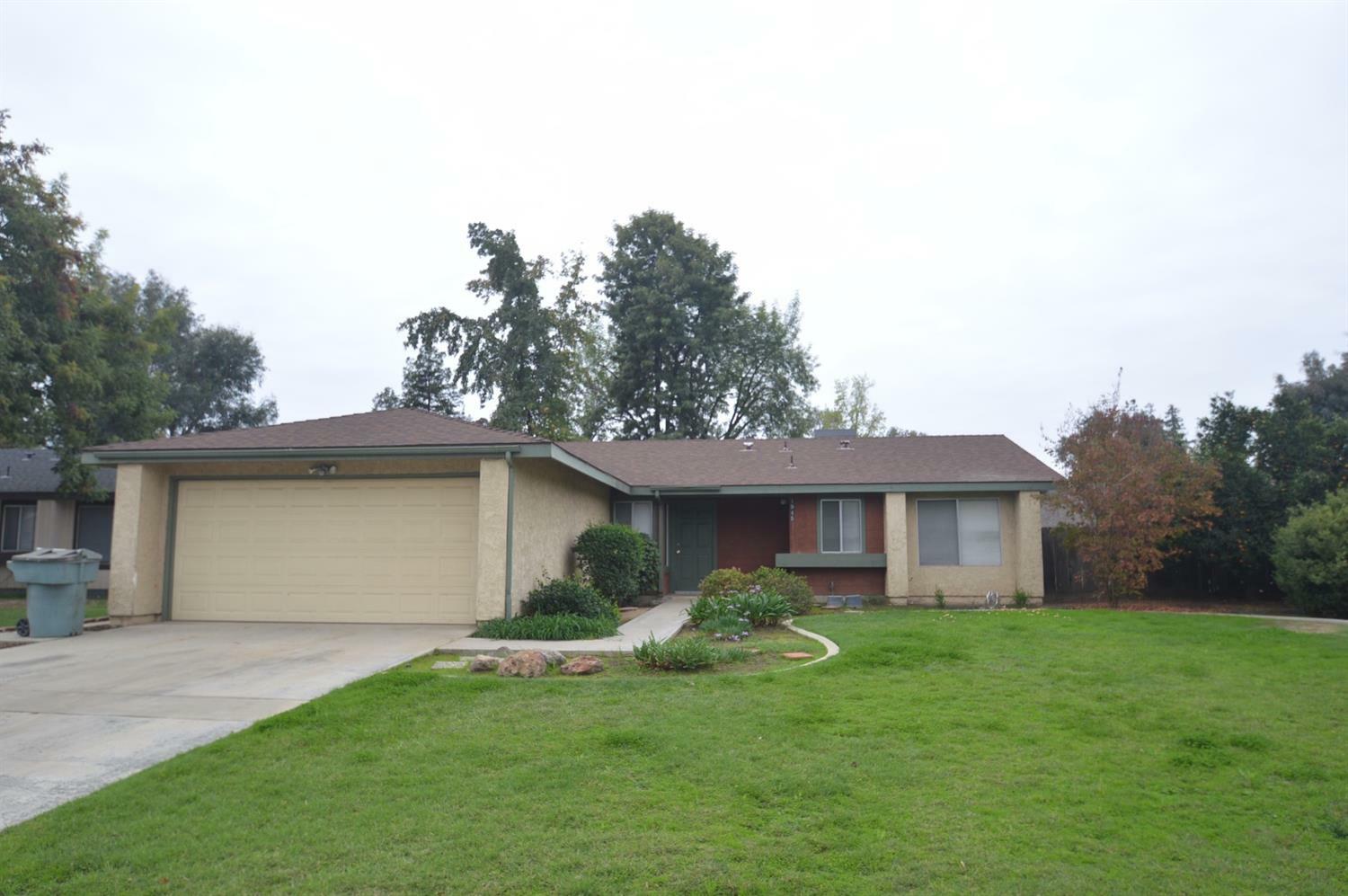 Property Photo:  1945 E Woodsville Court  CA 93292 