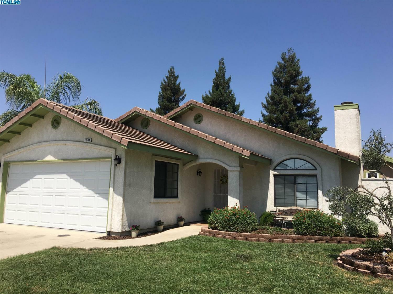 Property Photo:  1900 Pyramid Avenue  CA 93274 