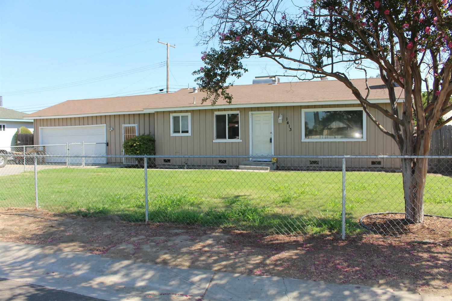 Property Photo:  1413 W Sunnyview Avenue  CA 93291 