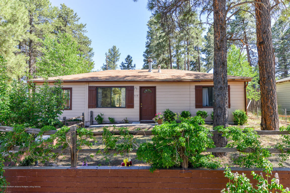 Property Photo:  315 E Woodland Drive  AZ 86001 