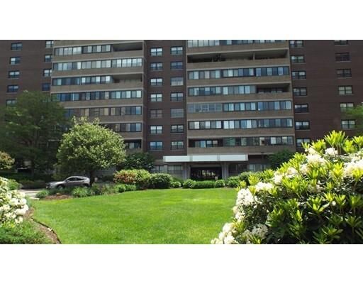 Property Photo: 9 Hawthorne Place 2G MA 02114